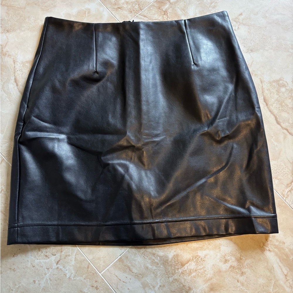 Wilfred Faux Leather Mini Skirt in Black